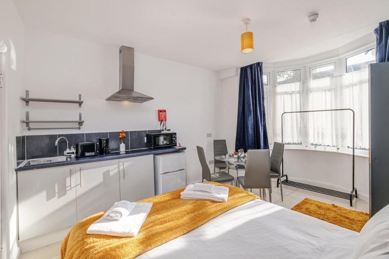 Fernbank Rooms Sudbury Hill, Harrow, Self-Contained Studios With En-Suite Harrow on the Hill Exterior foto